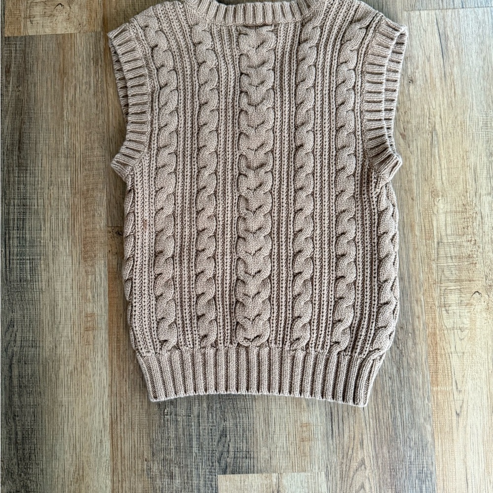 American Eagle Textured Tan V-Neck Cable Knit Sweater Vest Size Small - Picture 3 of 4